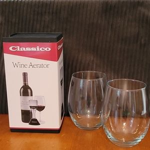 Wine aerator and 2 wine glasses